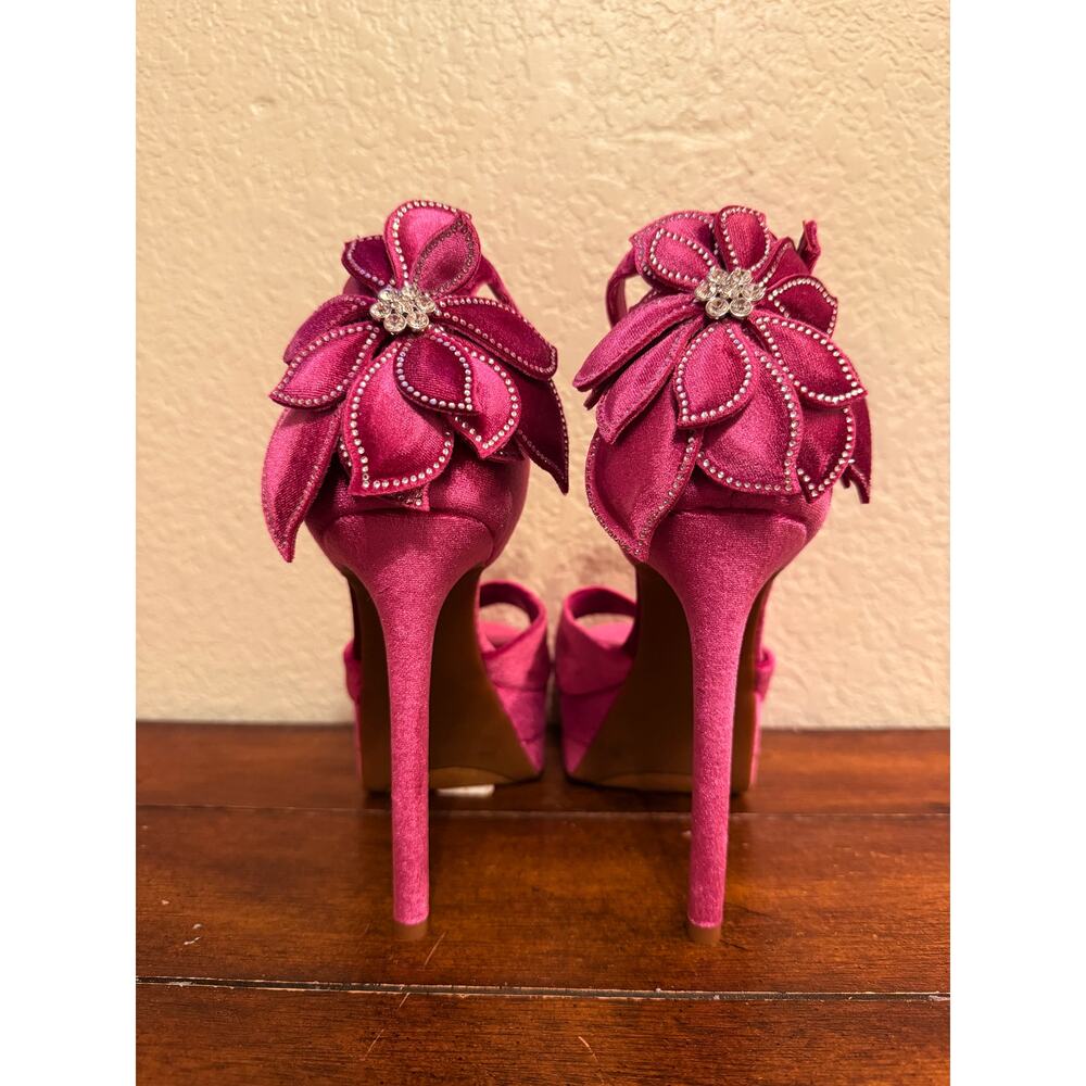 Gianni Bini Dark Magenta Velvet Floral Heels Size 7 NWT - Picture 5 of 6